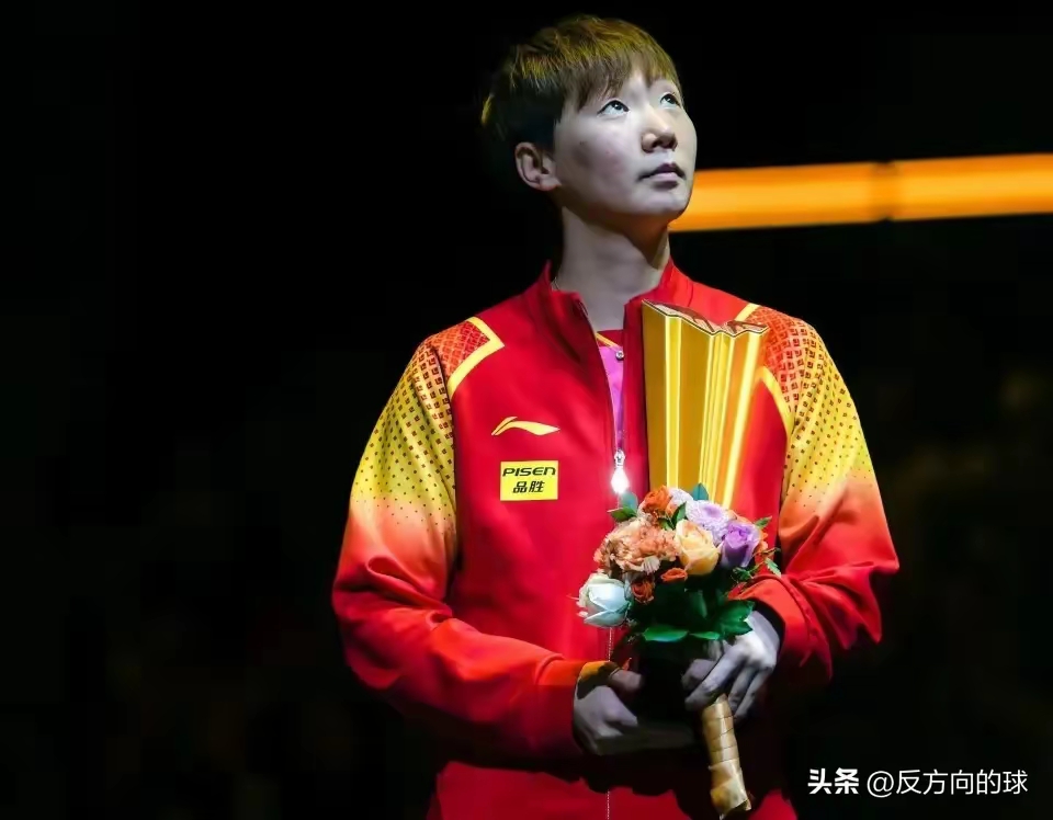 孙颖莎压哨绝杀德约科维奇，全场沸腾！经典一战再现传奇